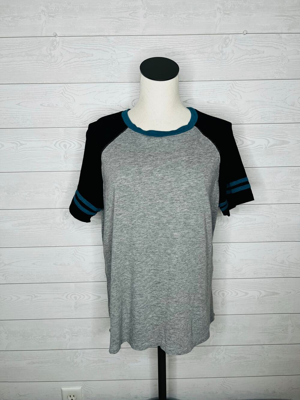 Torrid Super Soft Grey Slub Jersey Raglan Baseball Tee Top Plus Size 1(1X)